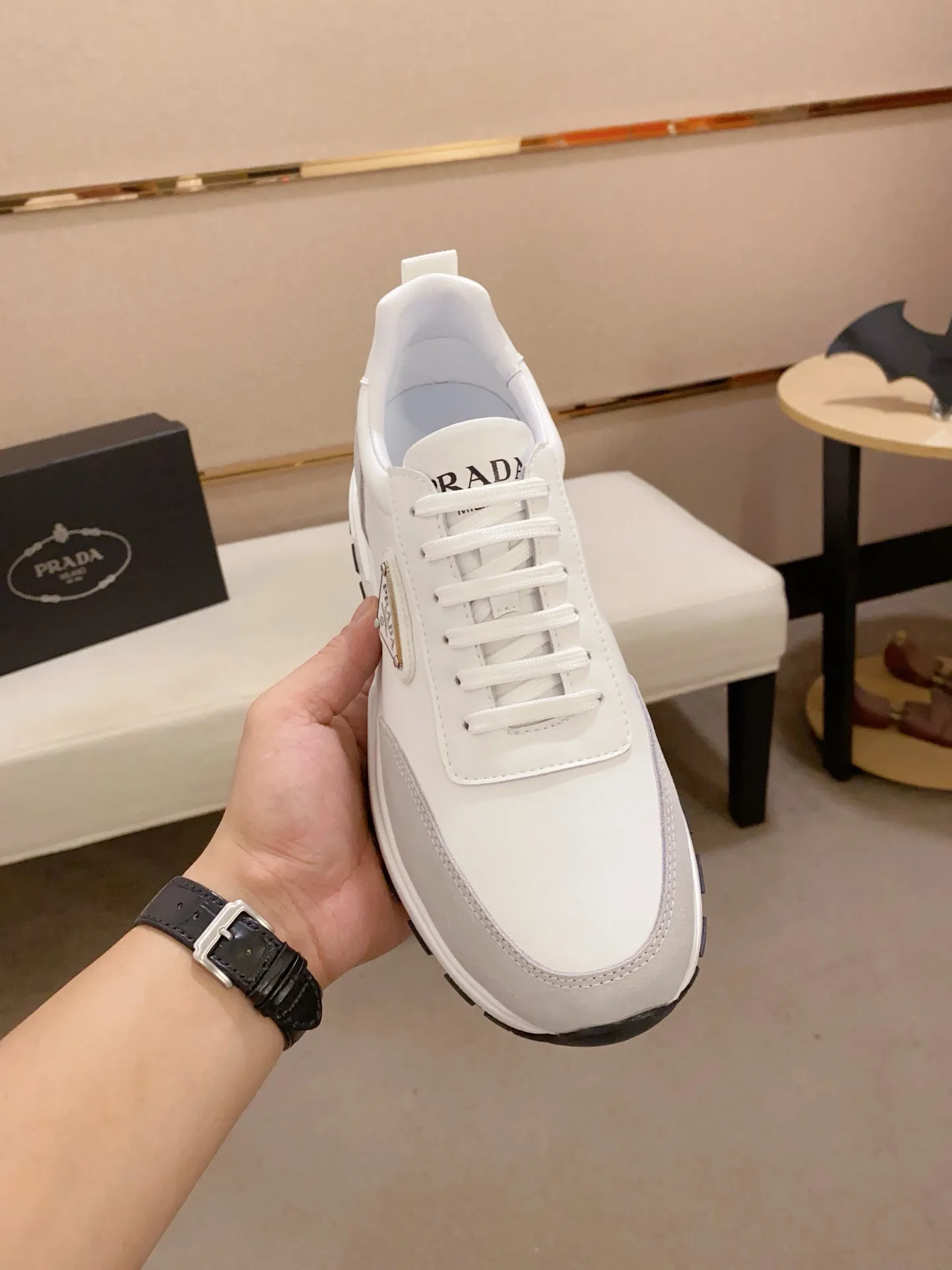 Men's shoes 💰: 500💰 [Prada～Prada] Trendy new styles are on the market. Same style as the official website. Counter quality. Original matching. [Strong] [Strong] Selected first-layer cowhide fabric. Comfortable and breathable sheepskin lining, fine workmanship, upper layer made of 100% pure cowhide, original last shape, comfortable on the feet, shoe sizes 38 to 44
